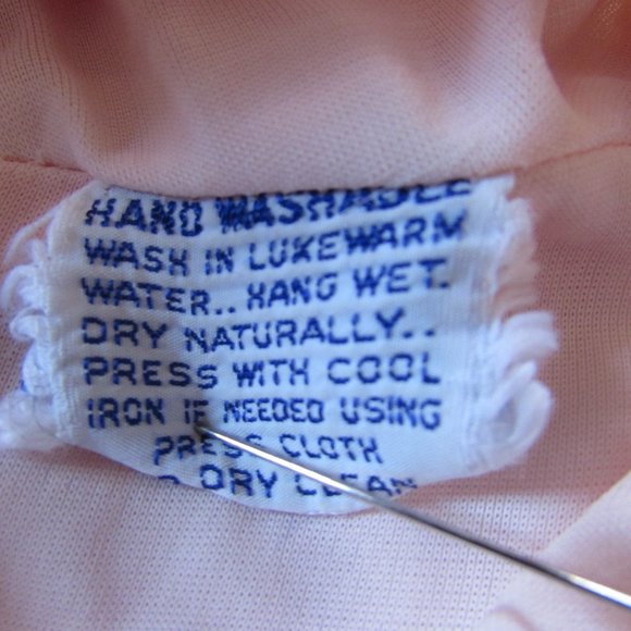 SALE Comfy Quilted Robe in Pink with Ruffle Collar Marshall Field - Picture 10 of 11